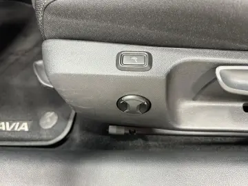 SKODA Octavia Combi 2.0 TDI DSG Style LED AHK Headup A