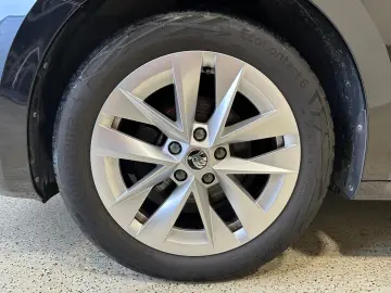 SKODA Octavia Combi 2.0 TDI DSG Style LED AHK Headup A