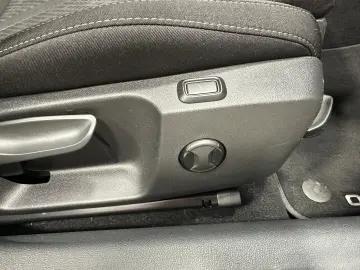 SKODA Octavia Combi 2.0 TDI DSG Style LED AHK Headup A