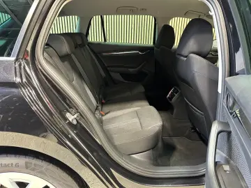 SKODA Octavia Combi 2.0 TDI DSG Style LED AHK Headup A