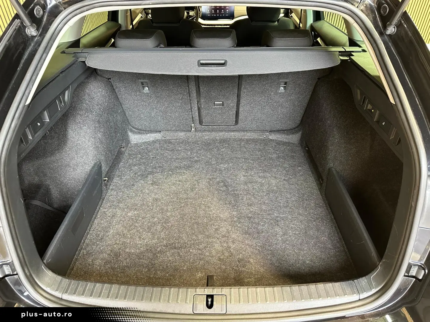 SKODA Octavia Combi 2.0 TDI DSG Style LED AHK Headup A