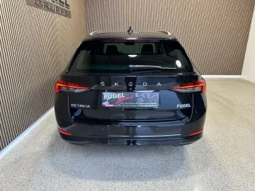 SKODA Octavia Combi 2.0 TDI DSG Style LED AHK Headup A