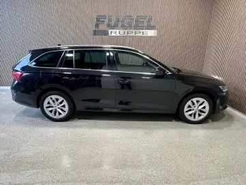 SKODA Octavia Combi 2.0 TDI DSG Style LED AHK Headup A