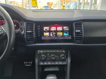 SKODA Kodiaq Sportline 4x4 Pano Standhzg. schwenk.AHK