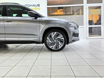 SKODA Karoq Sportline 4x4 Panorama Standheizung AHK