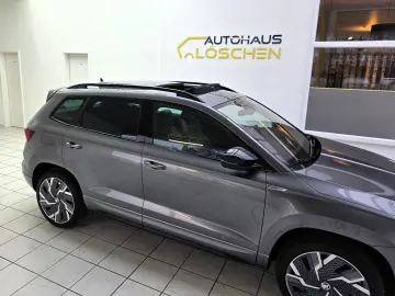 SKODA Karoq Sportline 4x4 Panorama Standheizung AHK