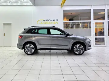 SKODA Karoq Sportline 4x4 Panorama Standheizung AHK