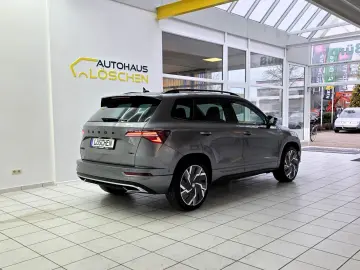 SKODA Karoq Sportline 4x4 Panorama Standheizung AHK