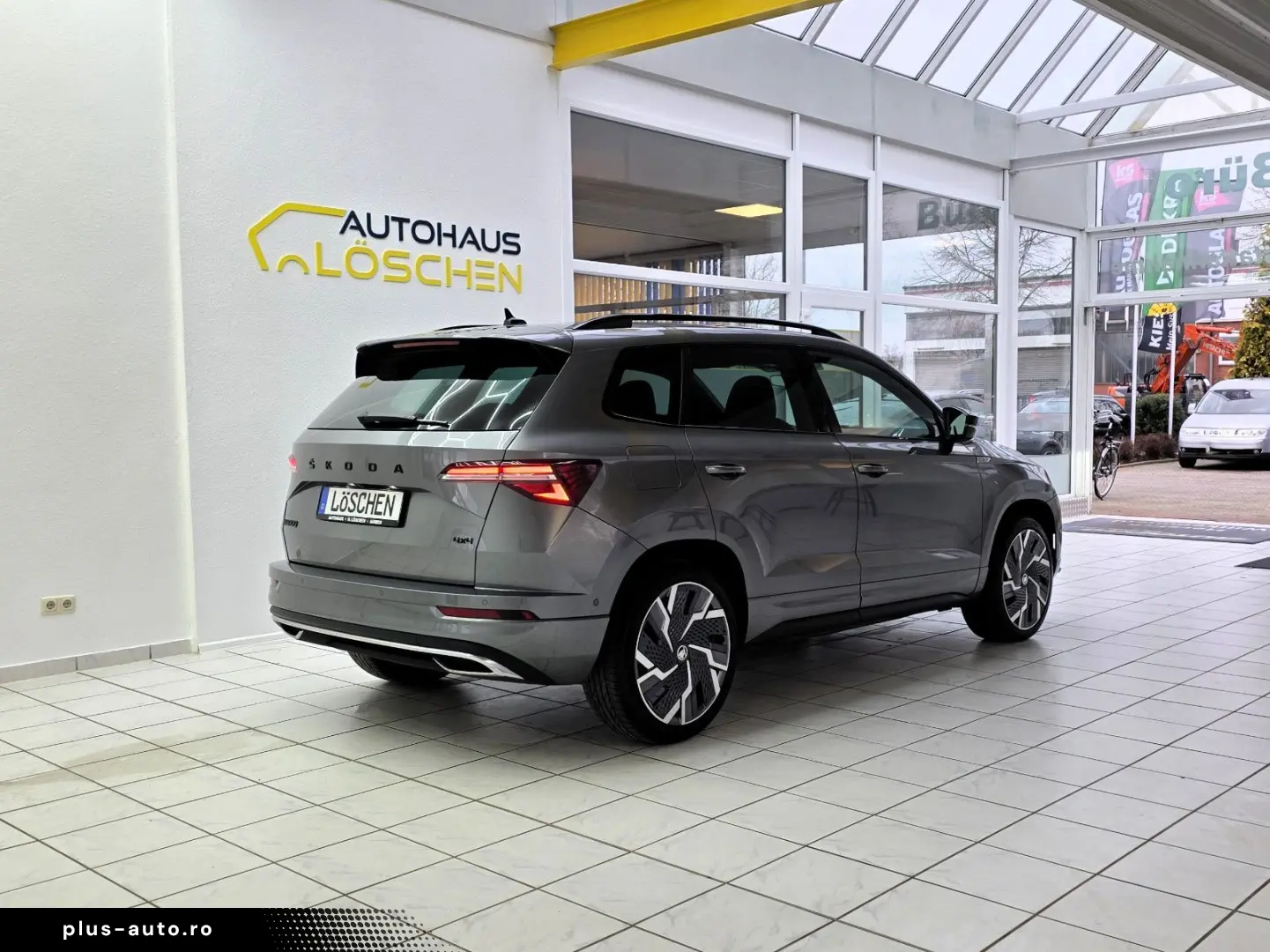 SKODA Karoq Sportline 4x4 Panorama Standheizung AHK
