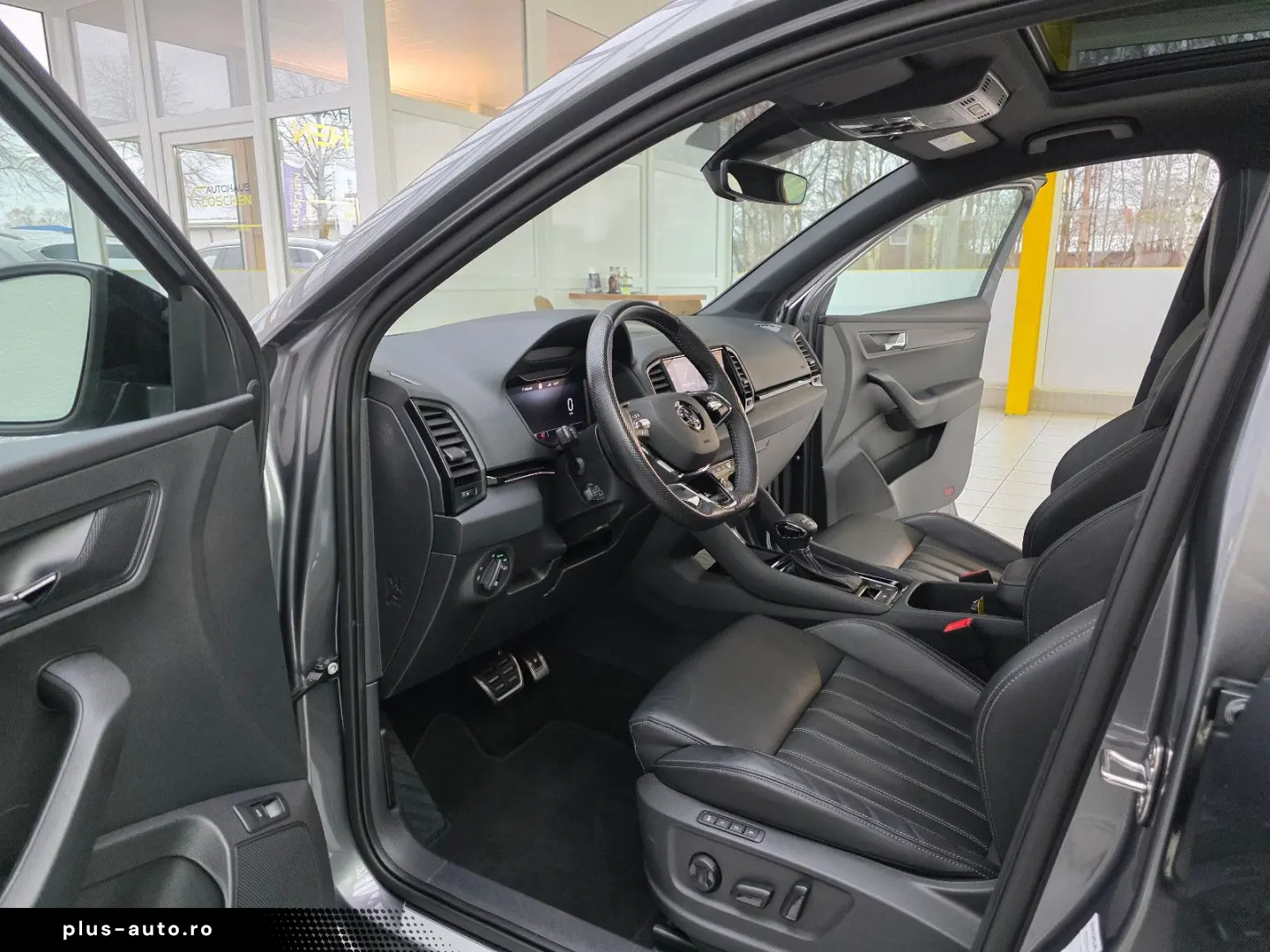 SKODA Karoq Sportline 4x4 Panorama Standheizung AHK