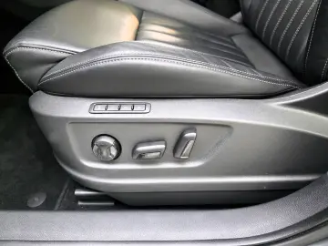 SKODA Karoq Sportline 4x4 Panorama Standheizung AHK