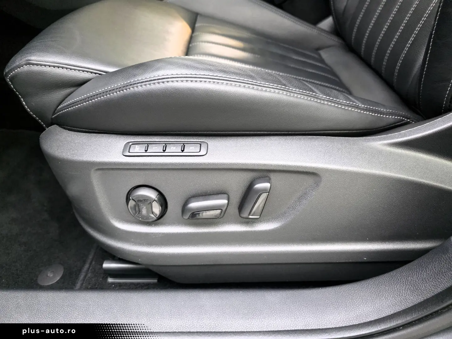 SKODA Karoq Sportline 4x4 Panorama Standheizung AHK