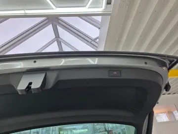 SKODA Karoq Sportline 4x4 Panorama Standheizung AHK