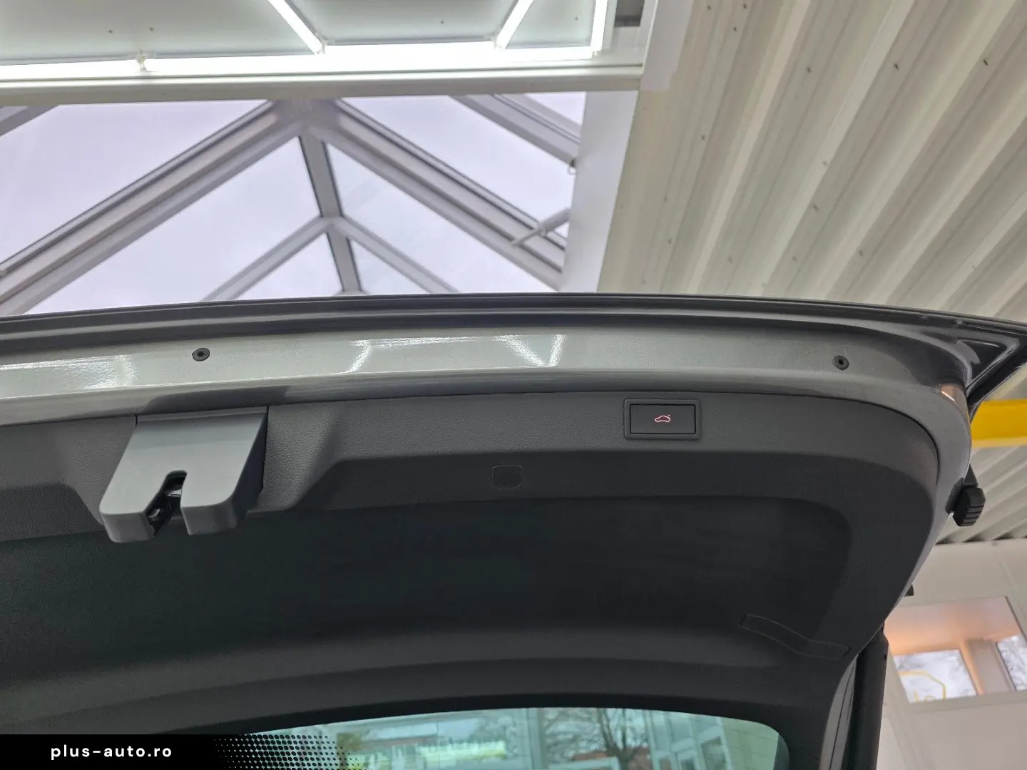 SKODA Karoq Sportline 4x4 Panorama Standheizung AHK