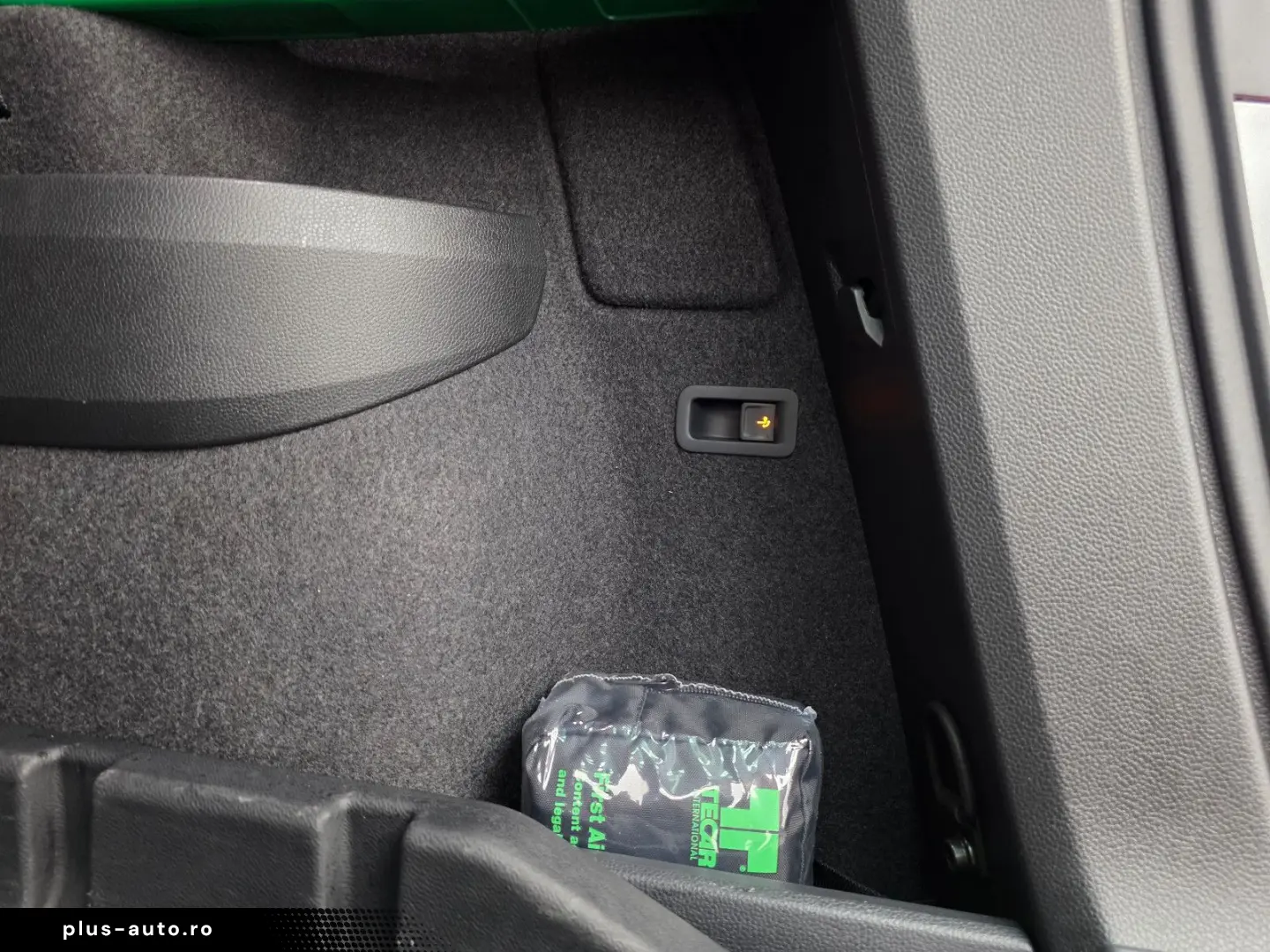 SKODA Karoq Sportline 4x4 Panorama Standheizung AHK