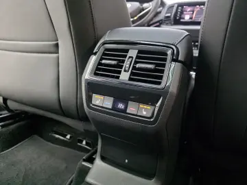 SKODA Karoq Sportline 4x4 Panorama Standheizung AHK