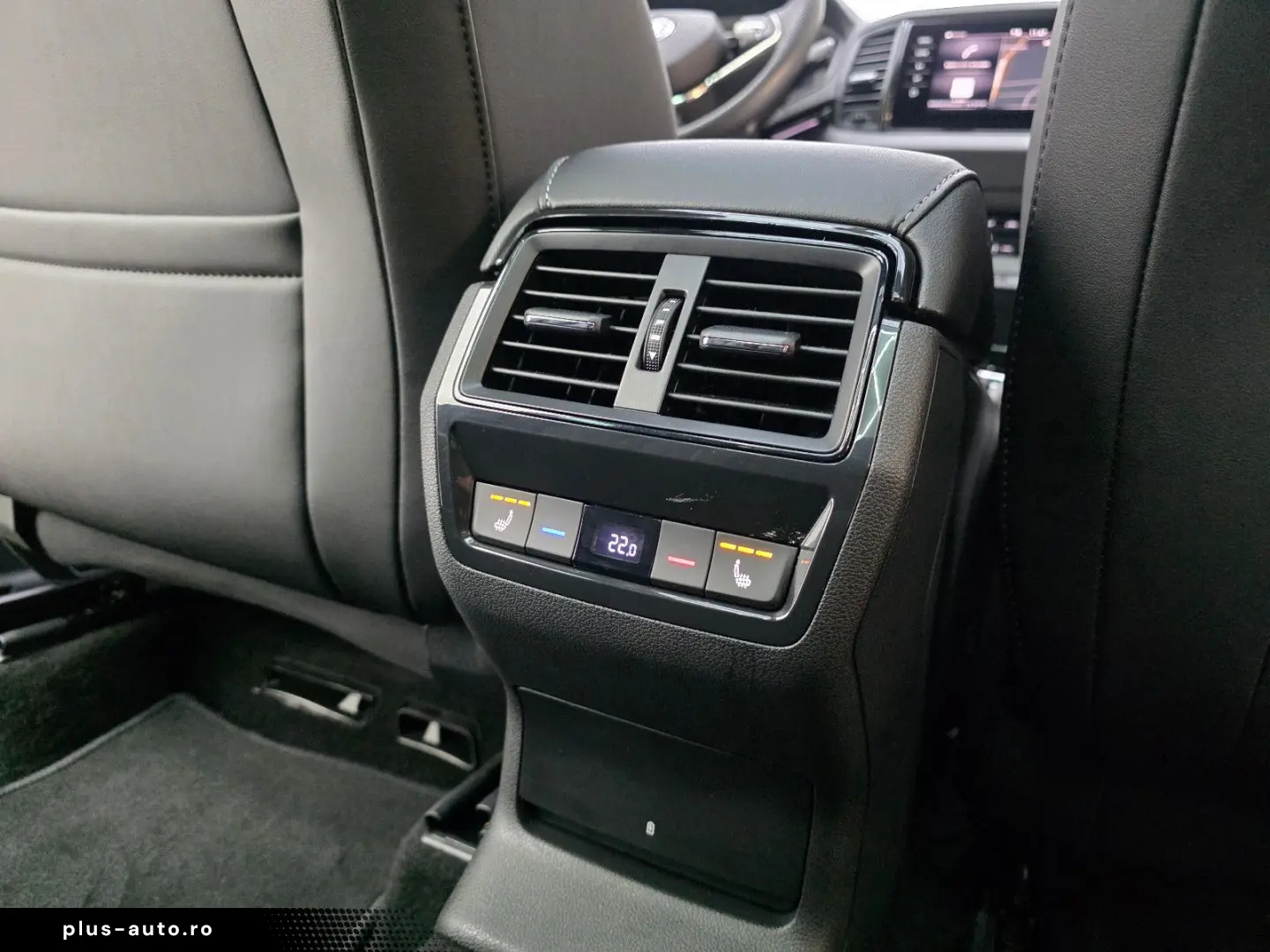 SKODA Karoq Sportline 4x4 Panorama Standheizung AHK