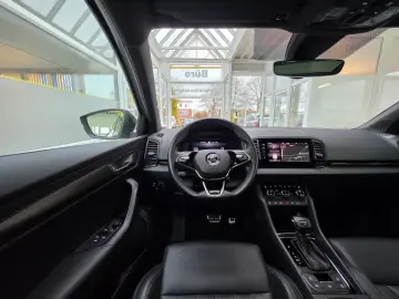 SKODA Karoq Sportline 4x4 Panorama Standheizung AHK