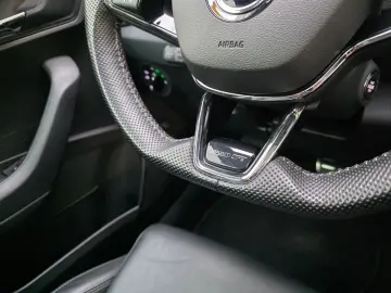 SKODA Karoq Sportline 4x4 Panorama Standheizung AHK