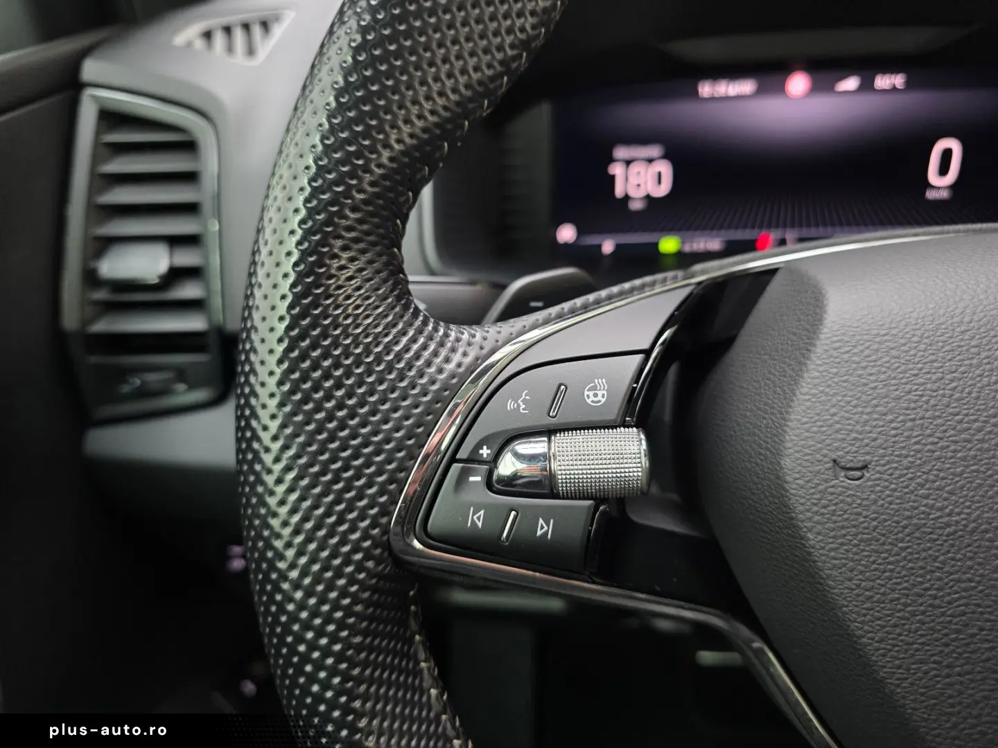 SKODA Karoq Sportline 4x4 Panorama Standheizung AHK