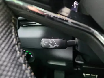 SKODA Karoq Sportline 4x4 Panorama Standheizung AHK