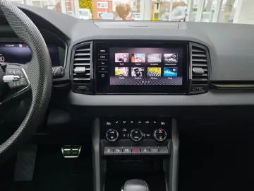 SKODA Karoq Sportline 4x4 Panorama Standheizung AHK
