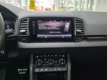 SKODA Karoq Sportline 4x4 Panorama Standheizung AHK