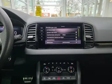 SKODA Karoq Sportline 4x4 Panorama Standheizung AHK