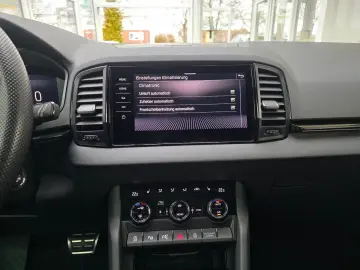 SKODA Karoq Sportline 4x4 Panorama Standheizung AHK