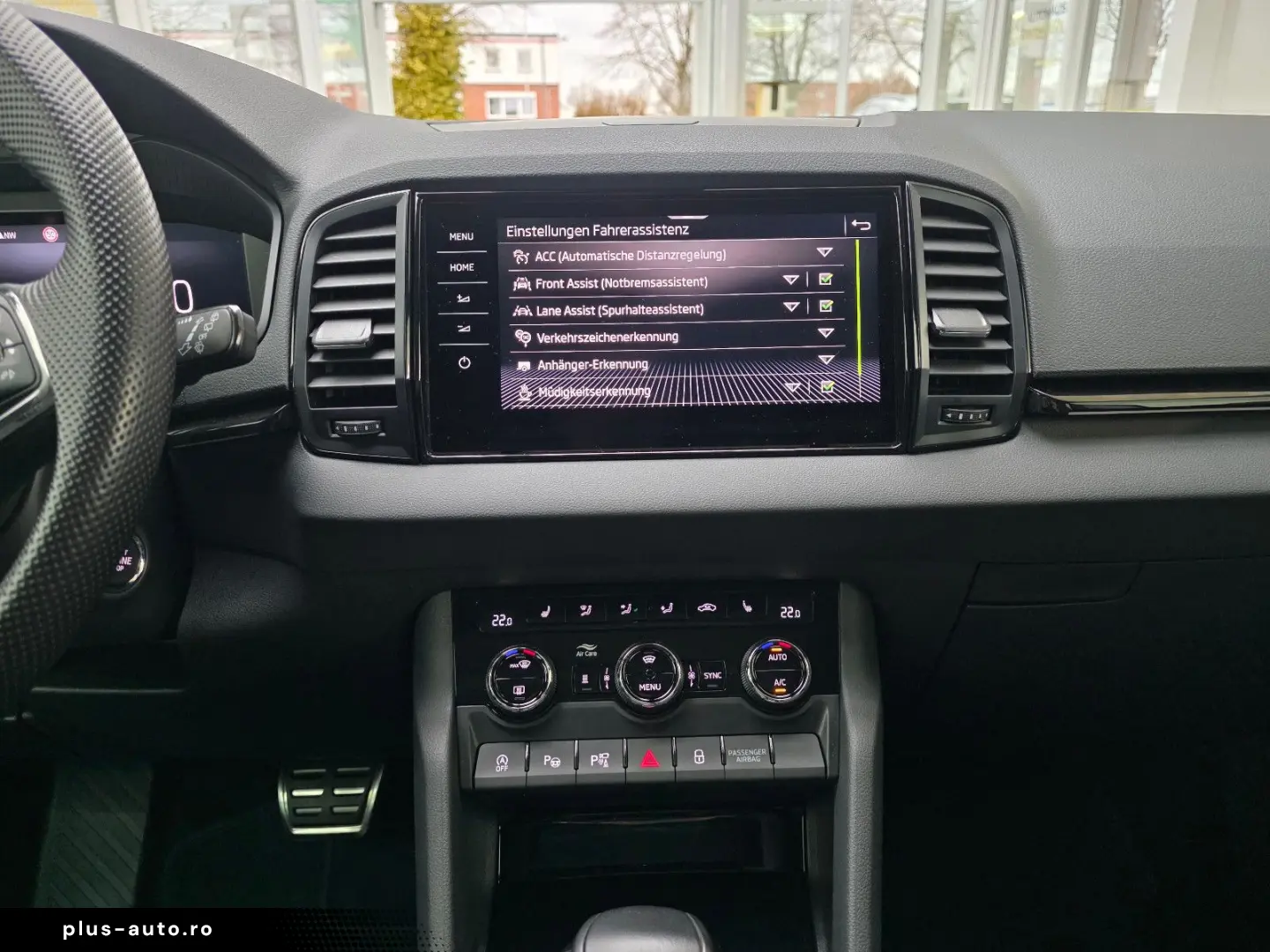 SKODA Karoq Sportline 4x4 Panorama Standheizung AHK