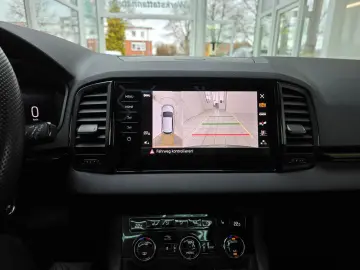 SKODA Karoq Sportline 4x4 Panorama Standheizung AHK