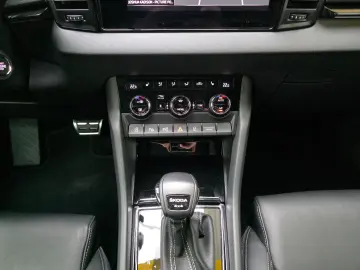 SKODA Karoq Sportline 4x4 Panorama Standheizung AHK