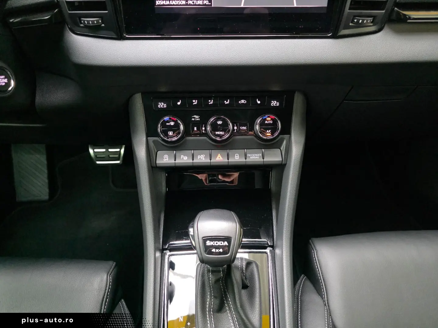 SKODA Karoq Sportline 4x4 Panorama Standheizung AHK