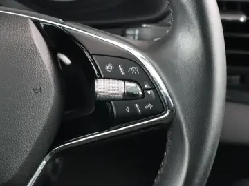 SKODA KAROQ CELVER 1.5TSI ANHÄNGERKUPPLUNG 1.HANDuvm