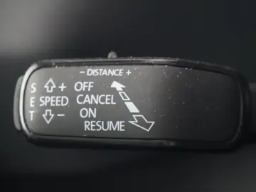 SKODA KAROQ CELVER 1.5TSI ANHÄNGERKUPPLUNG 1.HANDuvm