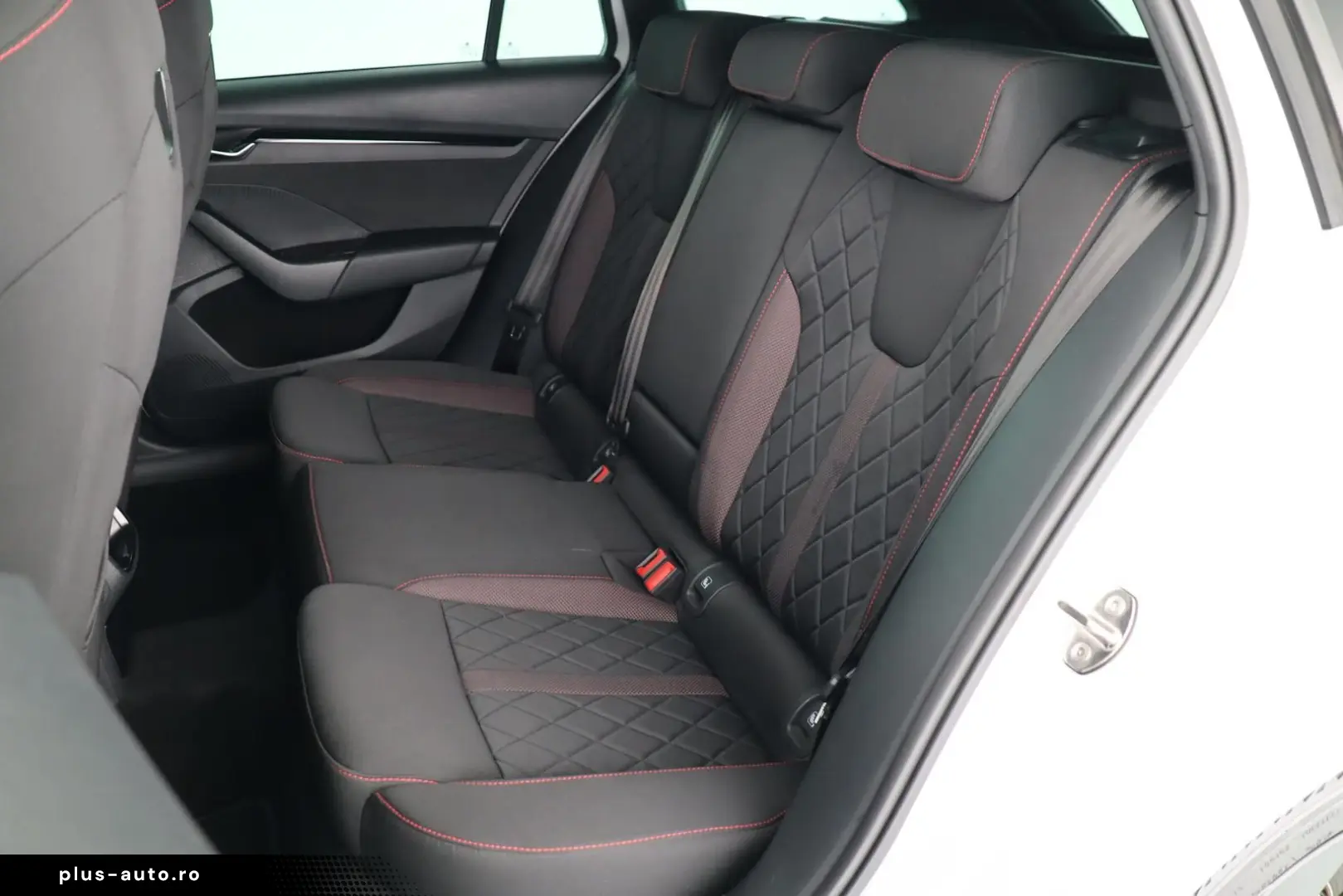 SKODA OCTAVIA COMBI RS 2.0TSI HEAD-UP ANHÄNGERKUPPLUNG