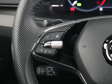 SKODA SUPERB COMBI SPORTLINE 2.0TSI DSG 4X4 NAVI ACC