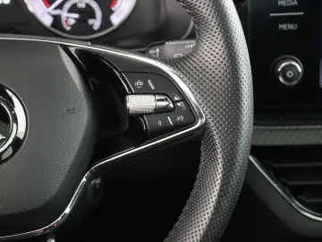 SKODA SCALA MONTE CARLO 1.5TSI VOLL-LED PANORAMADACH