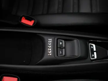 FERRARI F8 Spider CARBON LIFT PASS.DISPL RACINGSEATS JBL