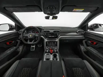 LAMBORGHINI Urus Performante