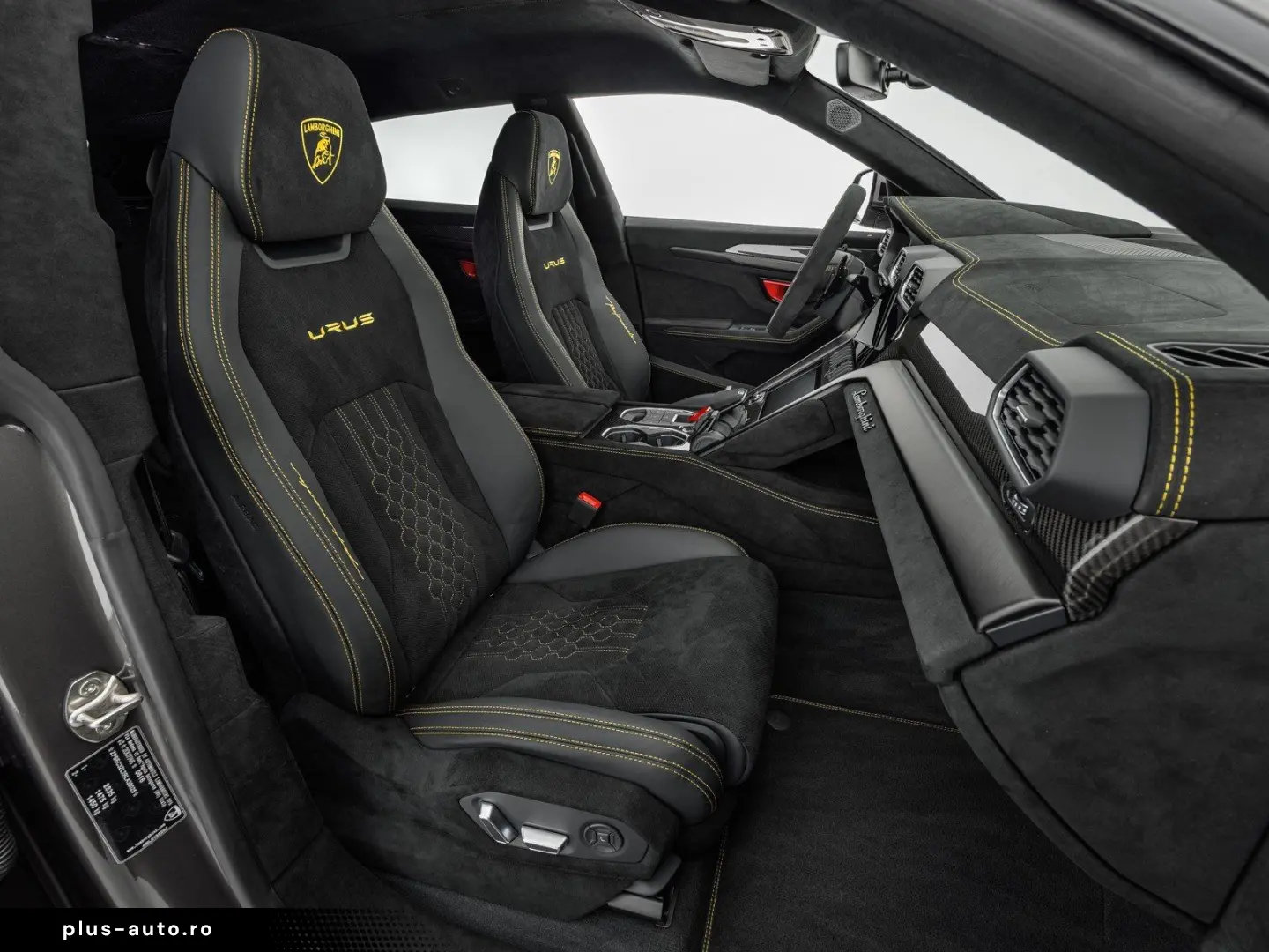 LAMBORGHINI Urus Performante