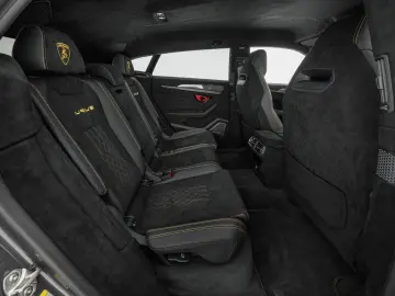 LAMBORGHINI Urus Performante