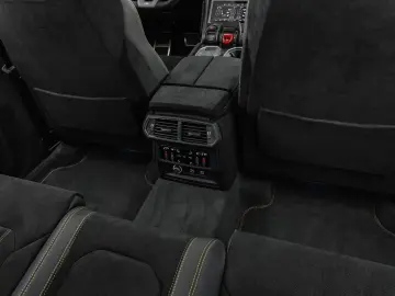 LAMBORGHINI Urus Performante