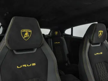 LAMBORGHINI Urus Performante