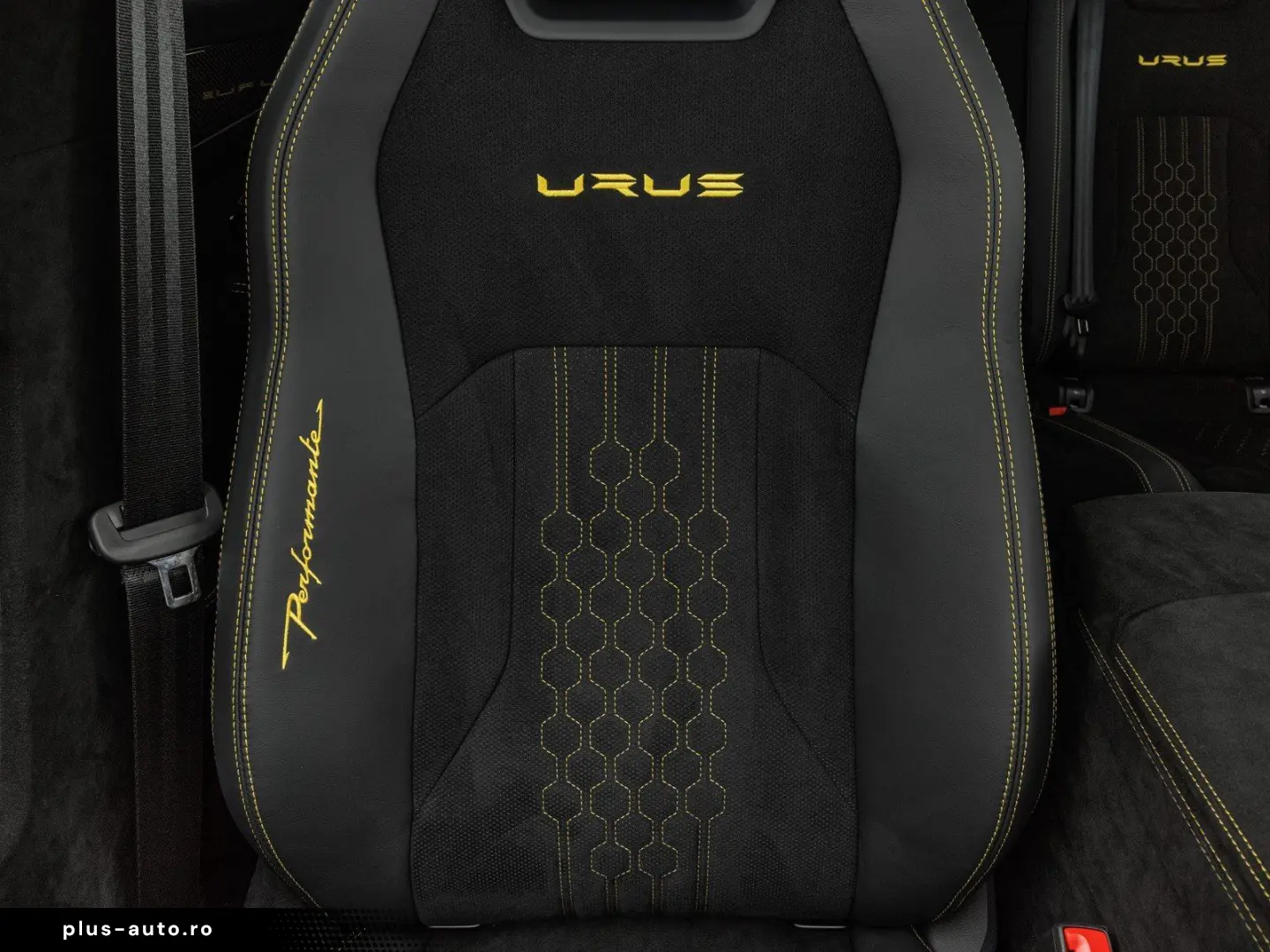 LAMBORGHINI Urus Performante