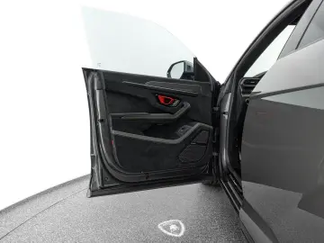 LAMBORGHINI Urus Performante