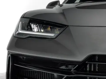 LAMBORGHINI Urus Performante
