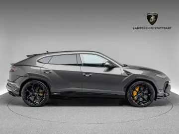 LAMBORGHINI Urus Performante