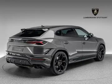 LAMBORGHINI Urus Performante