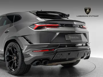 LAMBORGHINI Urus Performante